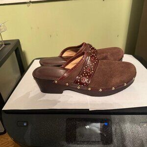 Micheal Kors brown suede clogs